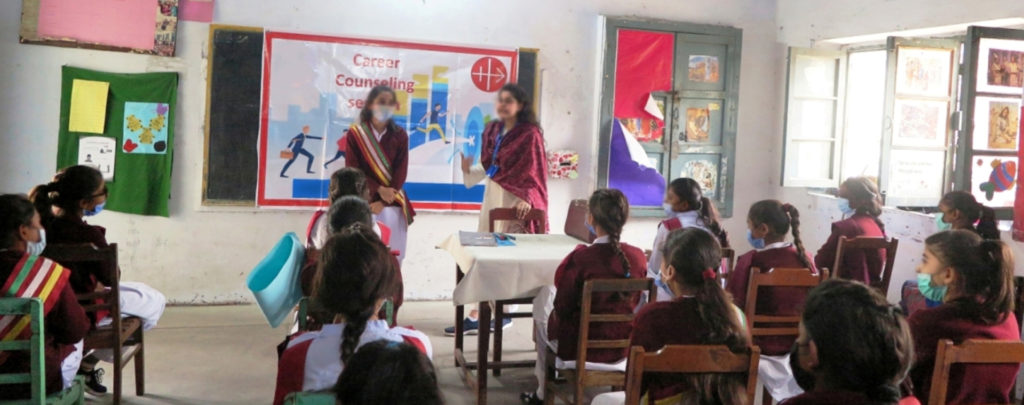 Pakistan: KIRCHE IN NOT unterstützt Initiative für entführte Frauen und Mädchen