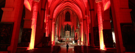 Bundesweit rote Kirchen am „Red Wednesday“ 2024