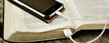 Jahresheilige und Bibelvers: KIRCHE IN NOT bietet beliebten Brauch im Internet an